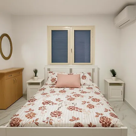 Feriehus Eleora House Néa Irákleia