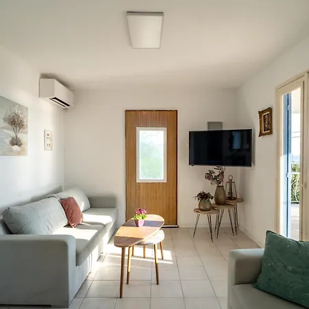 בית נופש Eleora House ניאה אירקליה